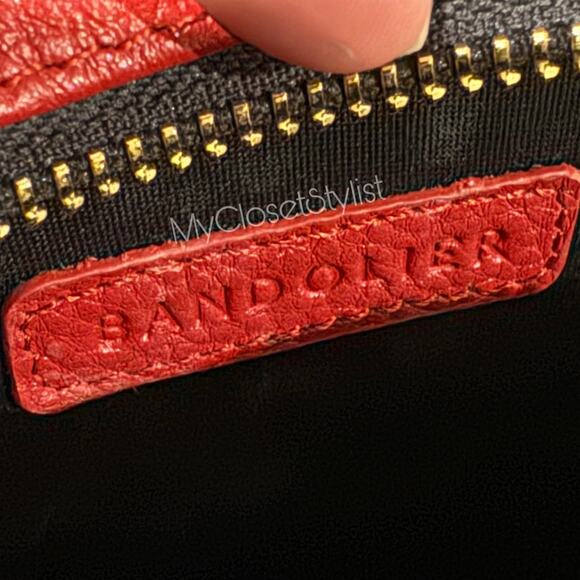 BANDOLIER Red Pebbled Leather Crossbody NEW! Retro Round Purse gold pyramid stud - Picture 3 of 3